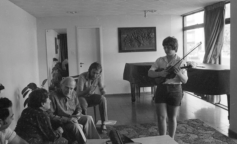 The Sound Before the Price Tag: A Student's Honest Guide to Finding the Right Violin in America